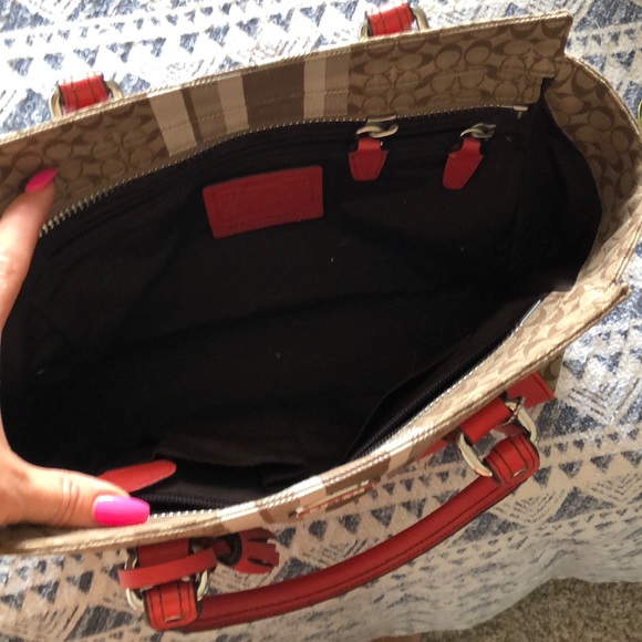 Coach purse. - Picture 2 of 8